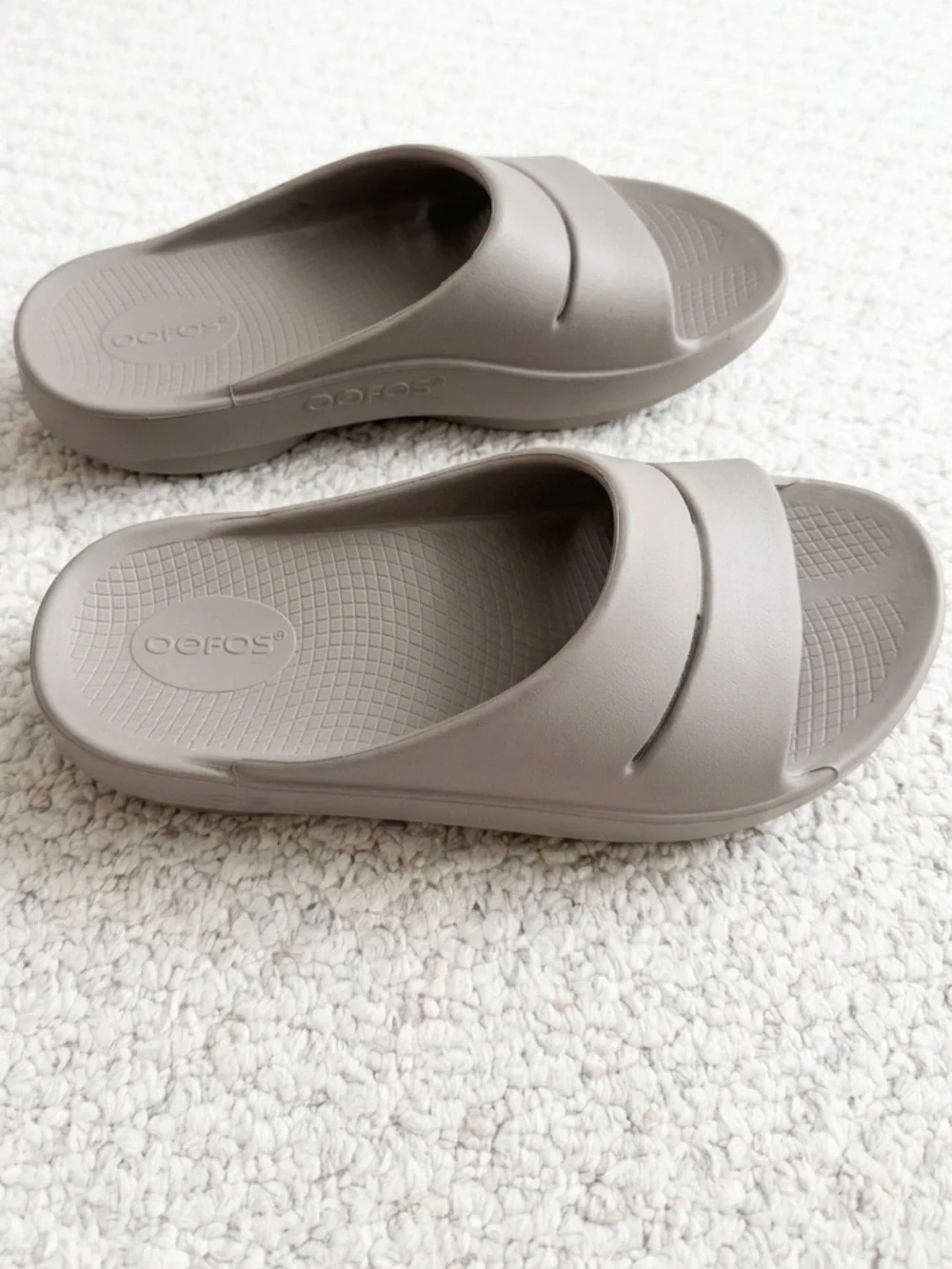 NEW OOFOS OOahh Slide Recovery Sandals Taupe Gray Women's 9 / EU 40